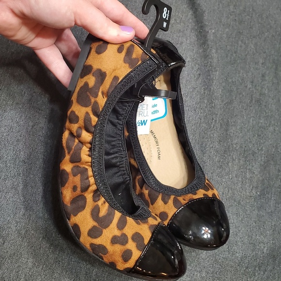 NEW 8 1/2w Cute Leopard Size Ballet Flats - Picture 1 of 4